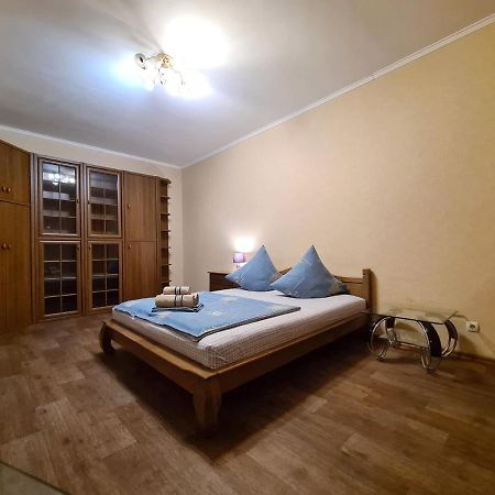 Zaporizhia 1-Room Luxury Apartment On Sobornyi Avenue 170-V, By Grandhome מראה חיצוני תמונה